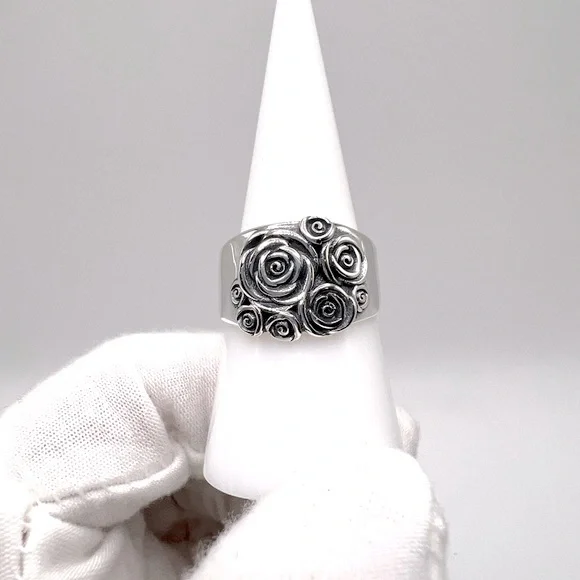 .925 Sterling Silver Roses Ring - Picture 3 of 17